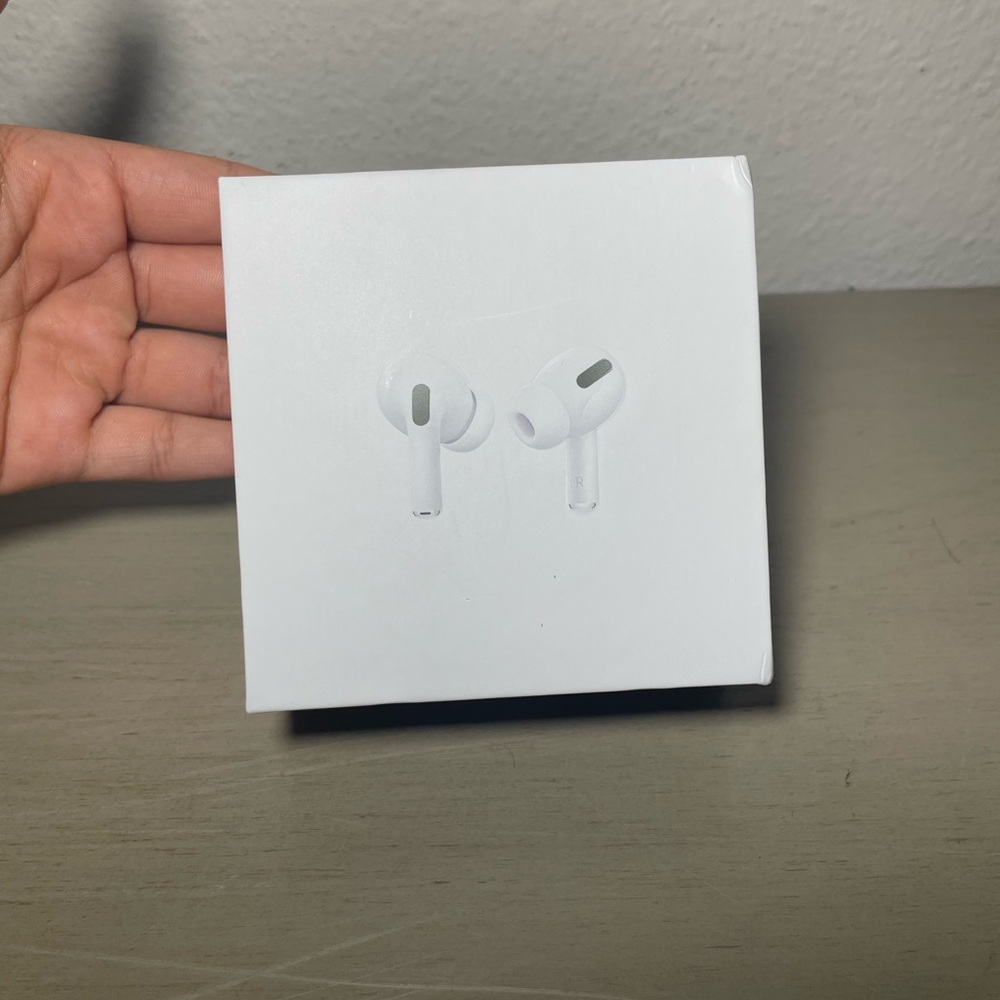 APPLE EAR POD PROS ( mag safe charging case )